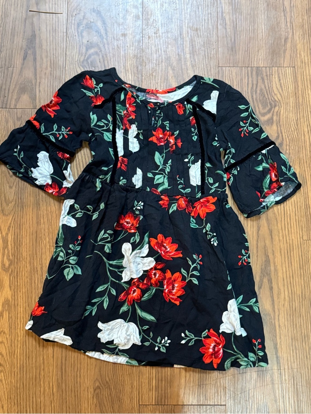 Old Navy Toddler Black Floral Dress Red & Pink Blooms Pintuck Defined waistline